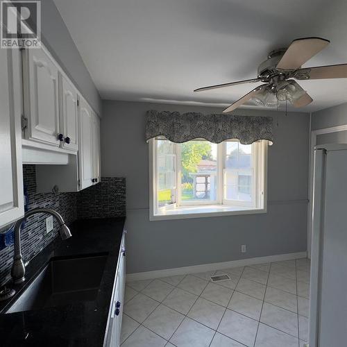 323 Elsfield Crescent Unit# Upper Part Only, Sarnia, ON - Indoor Photo Showing Kitchen