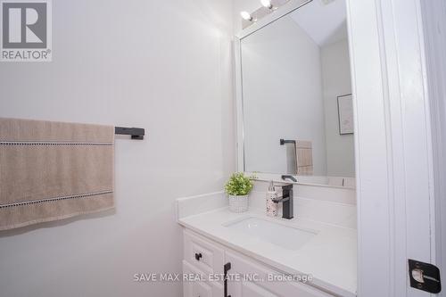 55 Ostrovsky Road, Vaughan (Vellore Village), ON - Indoor Photo Showing Bathroom