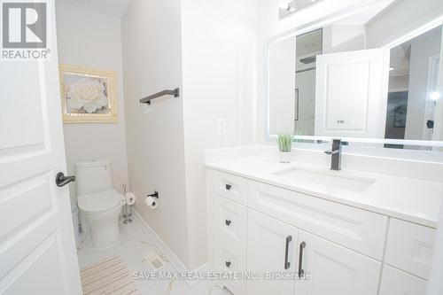 55 Ostrovsky Road, Vaughan (Vellore Village), ON - Indoor Photo Showing Bathroom