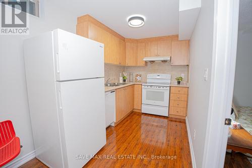 55 Ostrovsky Road, Vaughan (Vellore Village), ON - Indoor Photo Showing Kitchen With Double Sink