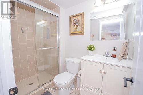 55 Ostrovsky Road, Vaughan (Vellore Village), ON - Indoor Photo Showing Bathroom