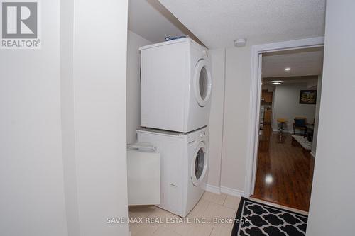 55 Ostrovsky Road, Vaughan (Vellore Village), ON - Indoor Photo Showing Laundry Room