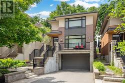 528 COLE AVENUE  Ottawa, ON K2A 2B3