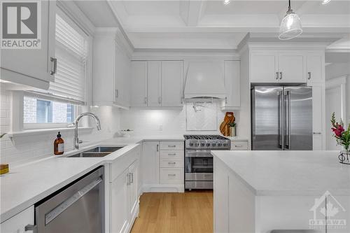 528 Cole Avenue, Ottawa, ON - Indoor Photo Showing Kitchen With Double Sink With Upgraded Kitchen