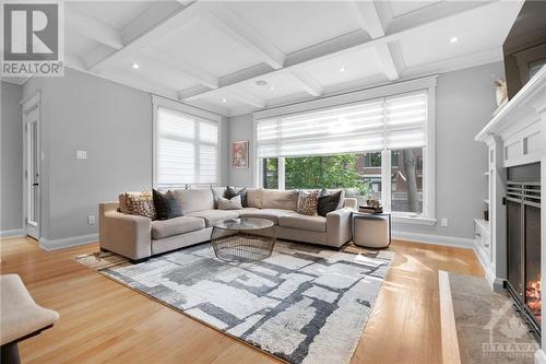 528 Cole Avenue, Ottawa, ON - Indoor Photo Showing Living Room