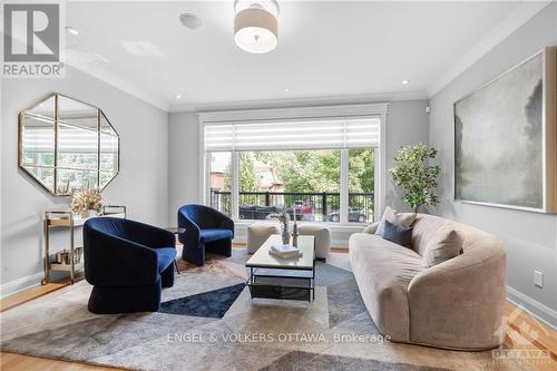 528 Cole Avenue, Ottawa, ON - Indoor Photo Showing Living Room