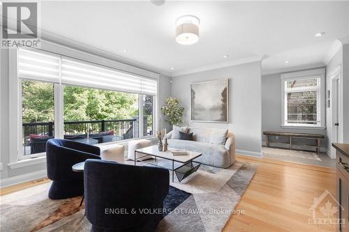 528 Cole Avenue, Ottawa, ON - Indoor Photo Showing Living Room