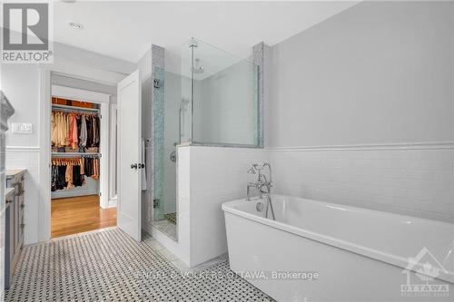 528 Cole Avenue, Ottawa, ON - Indoor Photo Showing Bathroom