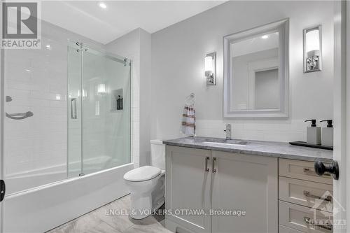 528 Cole Avenue, Ottawa, ON - Indoor Photo Showing Bathroom