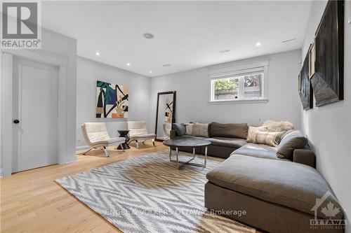 528 Cole Avenue, Ottawa, ON - Indoor Photo Showing Living Room