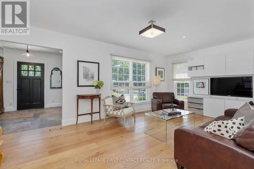 64 Puget Street, Barrie (Codrington), ON - Indoor Photo Showing Living Room