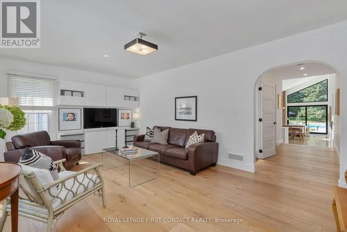 64 Puget Street, Barrie, ON - Indoor Photo Showing Living Room