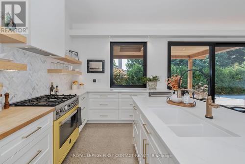 64 Puget Street, Barrie (Codrington), ON - Indoor Photo Showing Kitchen With Upgraded Kitchen