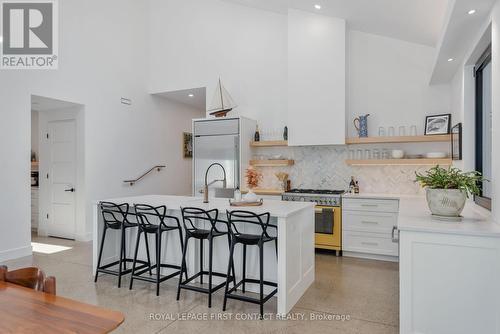 64 Puget Street, Barrie, ON - Indoor Photo Showing Kitchen With Upgraded Kitchen