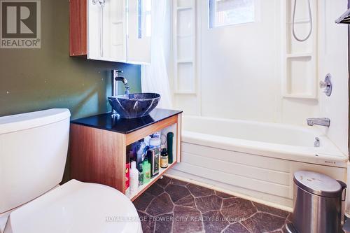 30 North Street, Barrie (Bayfield), ON - Indoor Photo Showing Bathroom