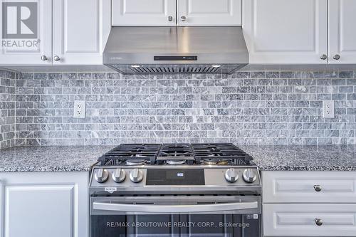 2501 Littlefield Crescent, Oakville, ON - Indoor Photo Showing Kitchen