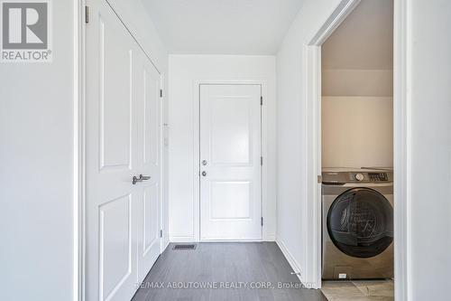 2501 Littlefield Crescent, Oakville, ON - Indoor Photo Showing Laundry Room