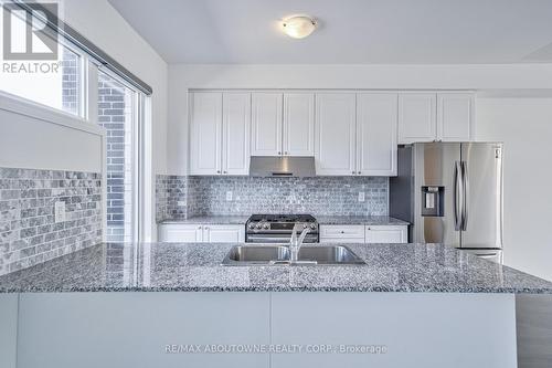 2501 Littlefield Crescent, Oakville, ON - Indoor Photo Showing Kitchen With Stainless Steel Kitchen With Upgraded Kitchen