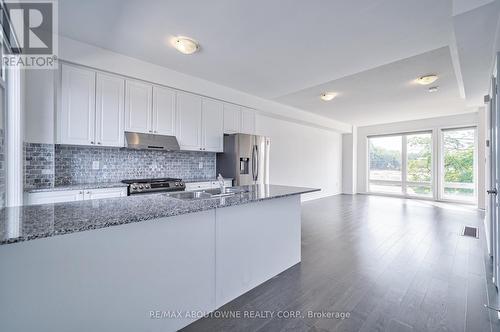 2501 Littlefield Crescent, Oakville, ON - Indoor Photo Showing Kitchen With Double Sink