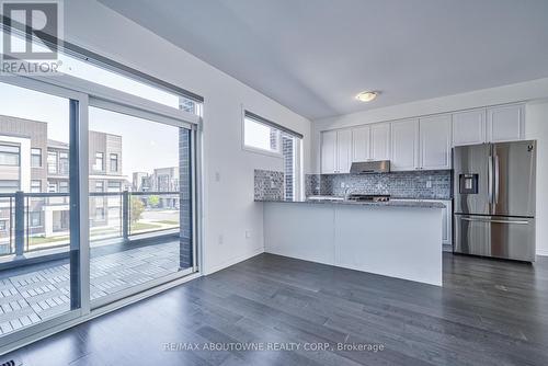 2501 Littlefield Crescent, Oakville, ON - Indoor Photo Showing Kitchen With Stainless Steel Kitchen