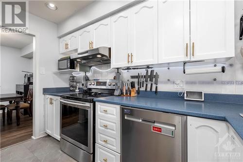 939 Markwick Crescent, Ottawa, ON - Indoor Photo Showing Kitchen