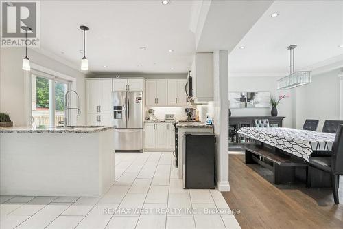 6375 Millers Grove, Mississauga (Meadowvale), ON - Indoor Photo Showing Kitchen With Upgraded Kitchen