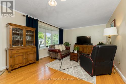 22 Norton Crescent, Halton Hills (Georgetown), ON - Indoor Photo Showing Living Room