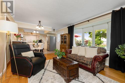 22 Norton Crescent, Halton Hills (Georgetown), ON - Indoor Photo Showing Living Room