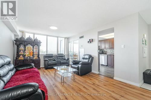 403 - 10 Markbrook Lane, Toronto (Mount Olive-Silverstone-Jamestown), ON - Indoor Photo Showing Living Room