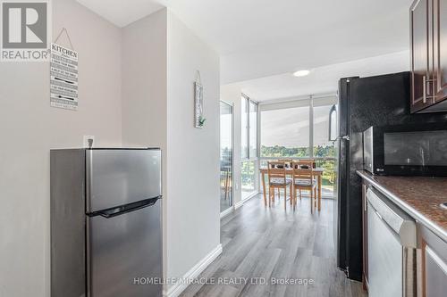 403 - 10 Markbrook Lane, Toronto (Mount Olive-Silverstone-Jamestown), ON - Indoor Photo Showing Kitchen