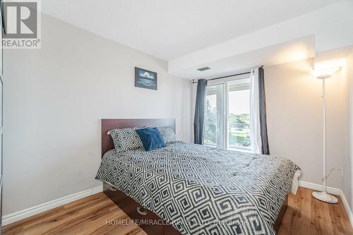 403 - 10 Markbrook Lane, Toronto (Mount Olive-Silverstone-Jamestown), ON - Indoor Photo Showing Bedroom