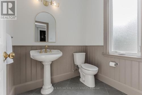 599 Cumberland Avenue, Burlington (Roseland), ON - Indoor Photo Showing Bathroom