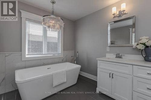 599 Cumberland Avenue, Burlington, ON - Indoor Photo Showing Bathroom