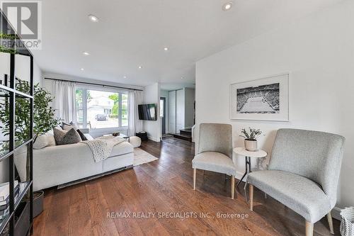 3072 Flanagan Court, Burlington, ON - Indoor Photo Showing Living Room