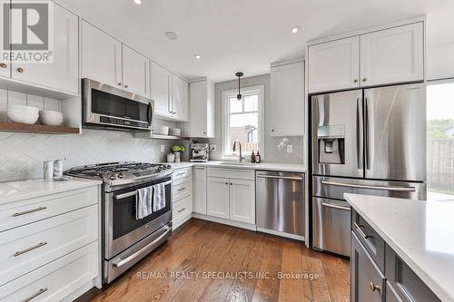 3072 Flanagan Court, Burlington, ON - Indoor Photo Showing Kitchen With Stainless Steel Kitchen With Upgraded Kitchen