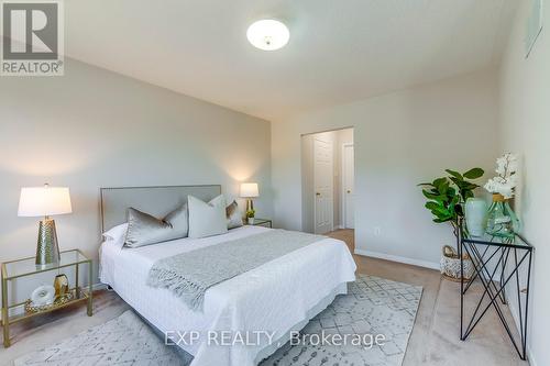 4208 Sagebrush Trail, Mississauga, ON - Indoor Photo Showing Bedroom