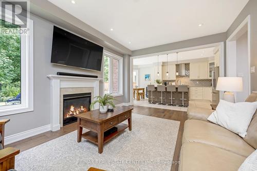 147 Upper Canada Court, Halton Hills (Georgetown), ON - Indoor Photo Showing Living Room With Fireplace