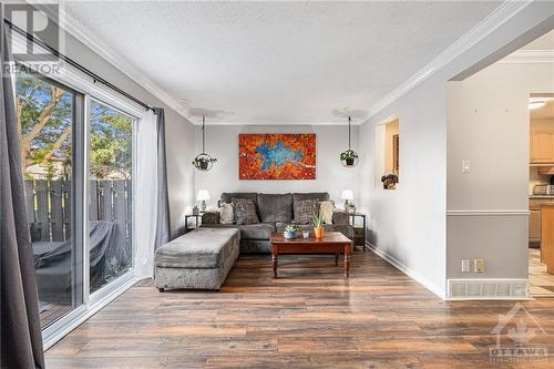 106 Castlefrank Road, Ottawa, ON - Indoor Photo Showing Living Room