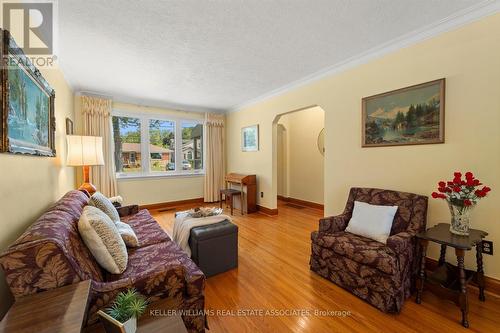 1482 Blanefield Road, Mississauga (Mineola), ON - Indoor Photo Showing Living Room