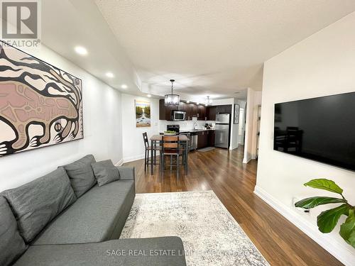 710 - 1060 Sheppard Avenue W, Toronto (York University Heights), ON - Indoor Photo Showing Living Room