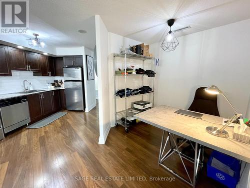 710 - 1060 Sheppard Avenue W, Toronto, ON - Indoor Photo Showing Kitchen