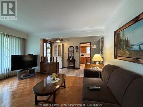 1344 Francois Road, Windsor, ON - Indoor Photo Showing Living Room