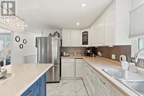 18 Dana, Essex, ON - Indoor Photo Showing Kitchen