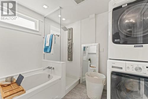 18 Dana, Essex, ON - Indoor Photo Showing Laundry Room