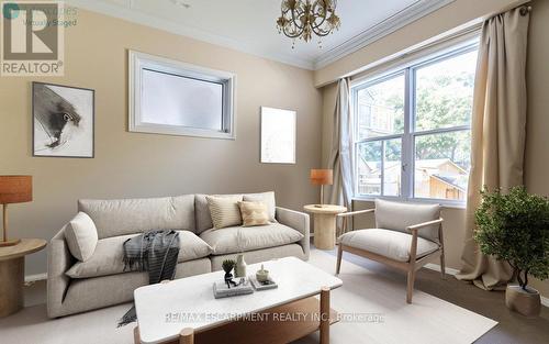 24 Carrick Avenue, Hamilton (Stipley), ON - Indoor Photo Showing Living Room