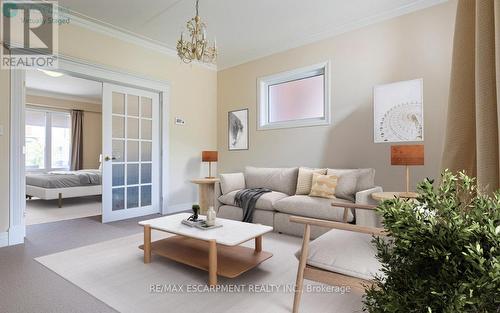 24 Carrick Avenue, Hamilton (Stipley), ON - Indoor Photo Showing Living Room