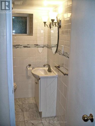 24 Carrick Avenue, Hamilton, ON - Indoor Photo Showing Bathroom