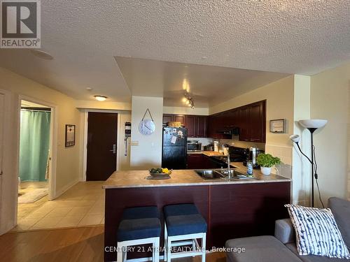 512 - 88 Times Avenue, Markham (Commerce Valley), ON - Indoor Photo Showing Kitchen With Double Sink