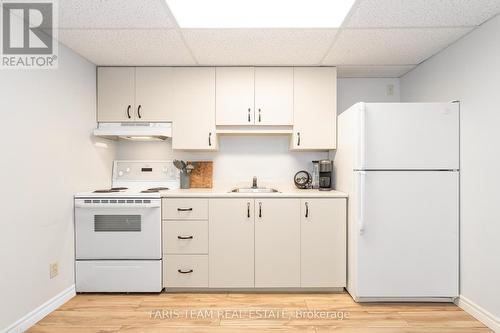 110 Chieftain Crescent, Barrie (Allandale Heights), ON - Indoor Photo Showing Kitchen