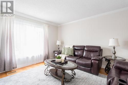 110 Chieftain Crescent, Barrie (Allandale Heights), ON - Indoor Photo Showing Living Room